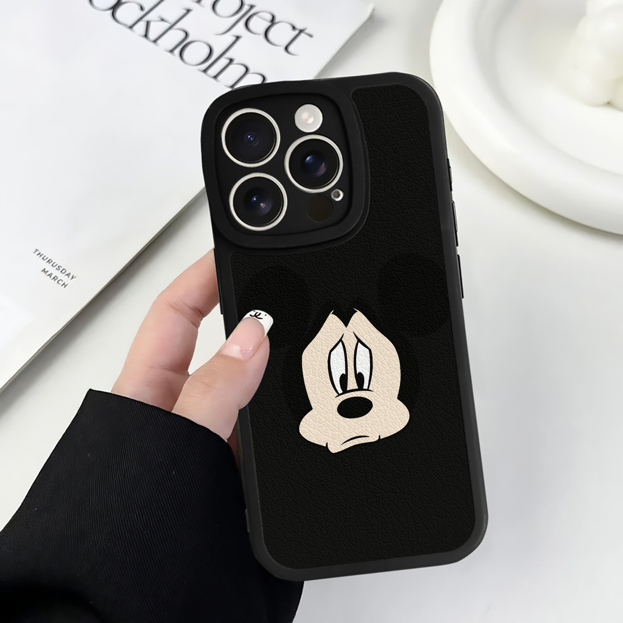 （画像用） ミッキーマウス Mickey Mouse 【iPhone 16シリーズ対応】シリコンスマホケース（レザー調） 材質：シリコン